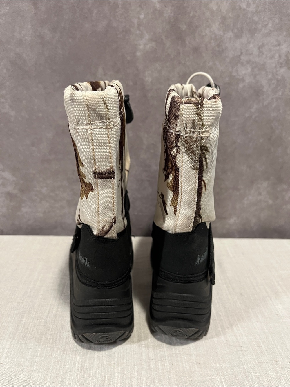 Kamik Kids Black and Cream Snow Boots with Leaf Print size 12 - Picture 4 of 8